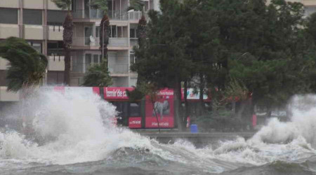 stanbul'da lodos bilanosu: 2 l, 9 yaral