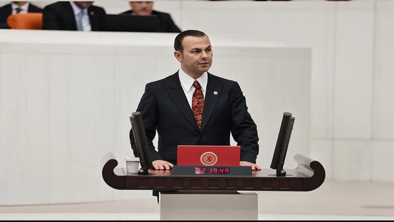 �Y� Parti �stanbul Milletvekili Seyithan �zsiz istifa etti