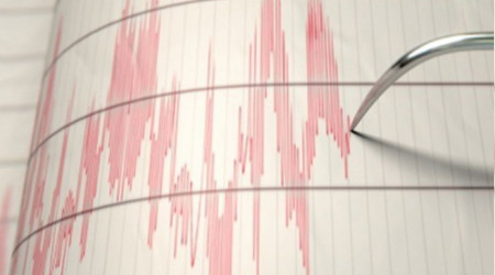 İzmir açıklarında 4.4 büyüklüğünde deprem