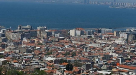 İzmir Karabağlar'da 3 katlı bina mahkemeden satılıktır