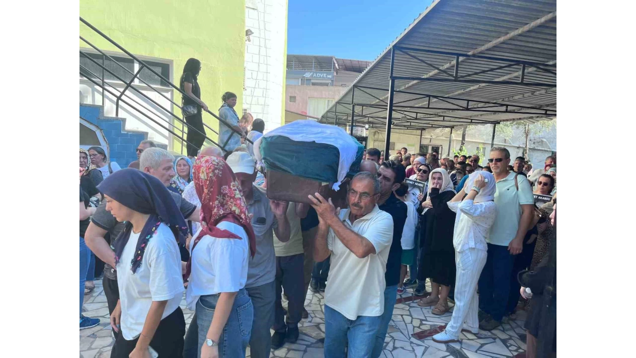 zmir'de boand ei tarafndan ldrlen kadn son yolculuuna uurland