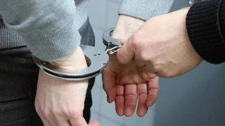 İzmir'de kız çocuğunu taciz ettiği iddiasıyla aranan zanlı yakalandı