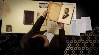 İzmir'in tarih hazinesi özel dolaplarda saklanıyor