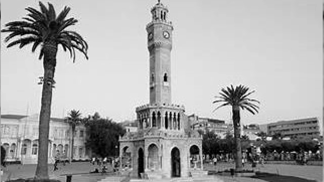 �zmir�in tarihine tan�kl�k eden kule