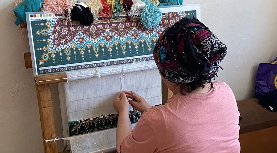 İzmitli kadınların alın teri ipek halıya dönüşüyor