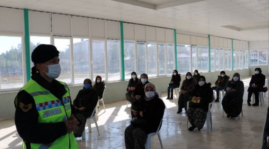 Jandarma , traktör kullanacak sürücülere kurs düzenledi