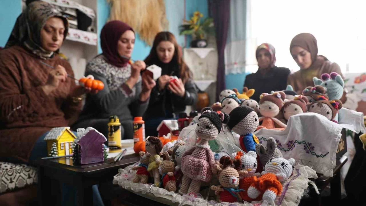 Kad�nlar�n el emekleri aile ekonomilerine katk� sa�l�yor