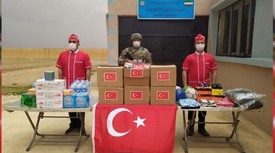 Kahraman Mehmetçik çocukların yüzünü güldürdü