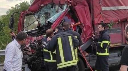 Kamyon tırla çarpıştı: 1 ölü