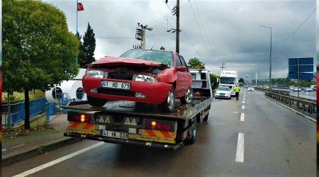 Kamyonun arpt otomobil trn altna girdi