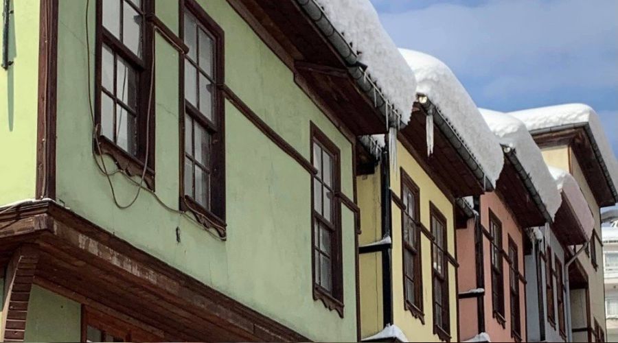 Kar onlara �ok yak���yor