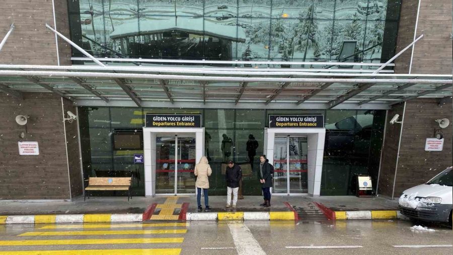 Kar ya���� Kastamonu'da u�u�lar� iptal ettirdi