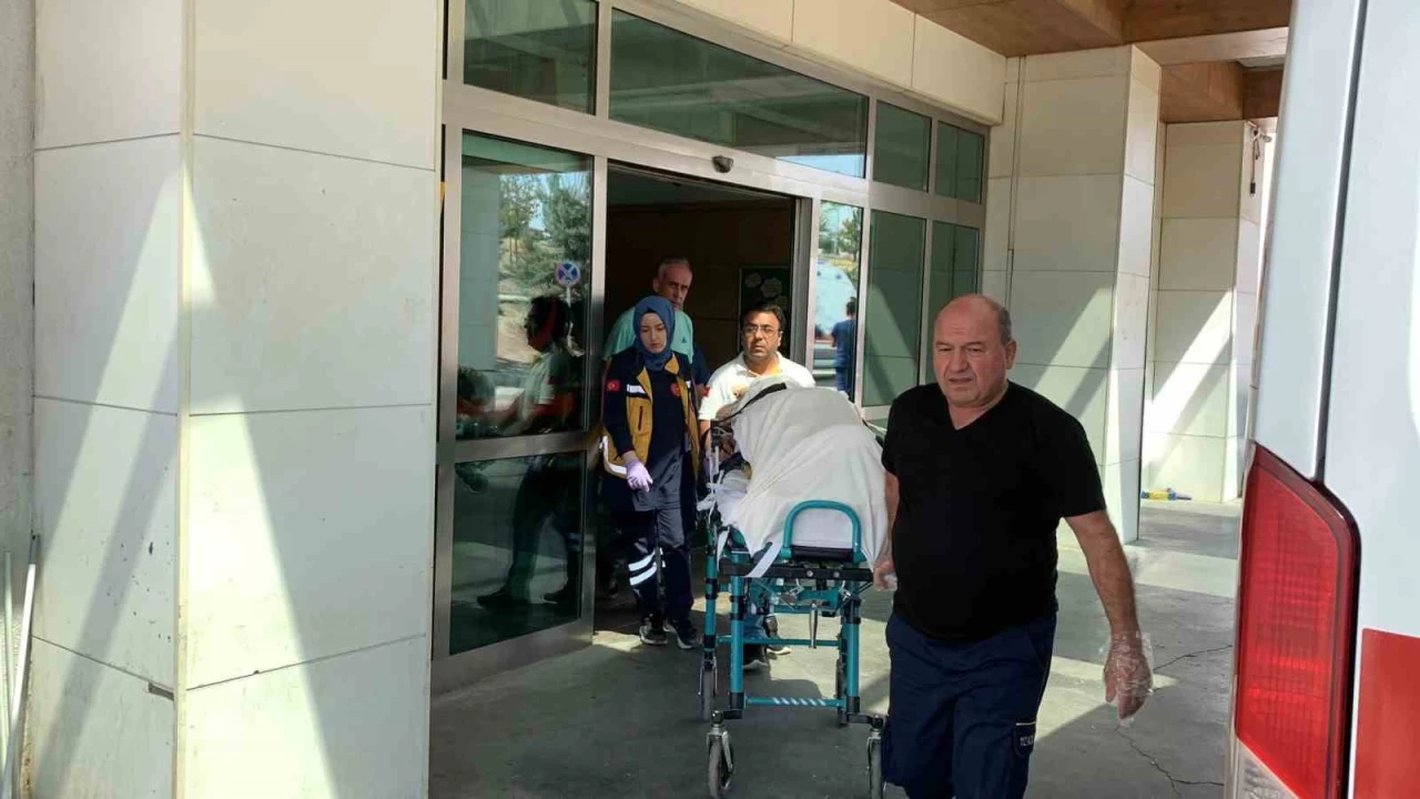 Karaman'da otomobil şarampole takla attı: 2'si ağır 3 yaralı