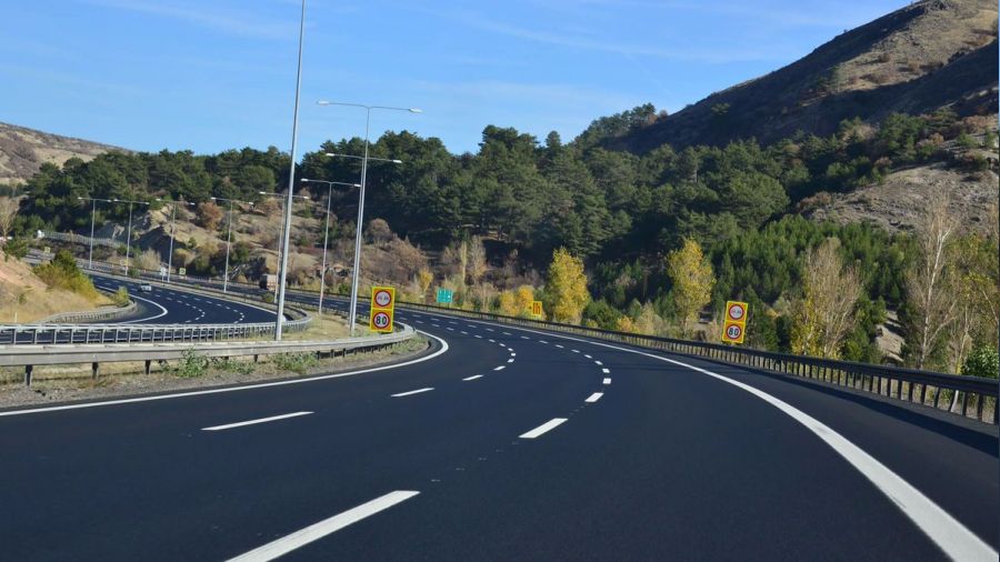 Karayollar�, reklam levhalar�n� kiraya verecek