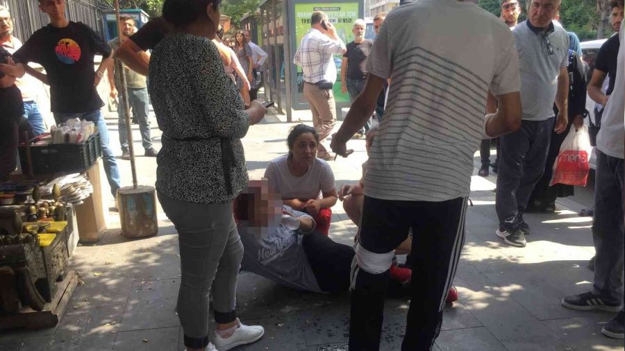 Kar�s�n� ve yan�ndaki erke�i sokak ortas�nda vurdu