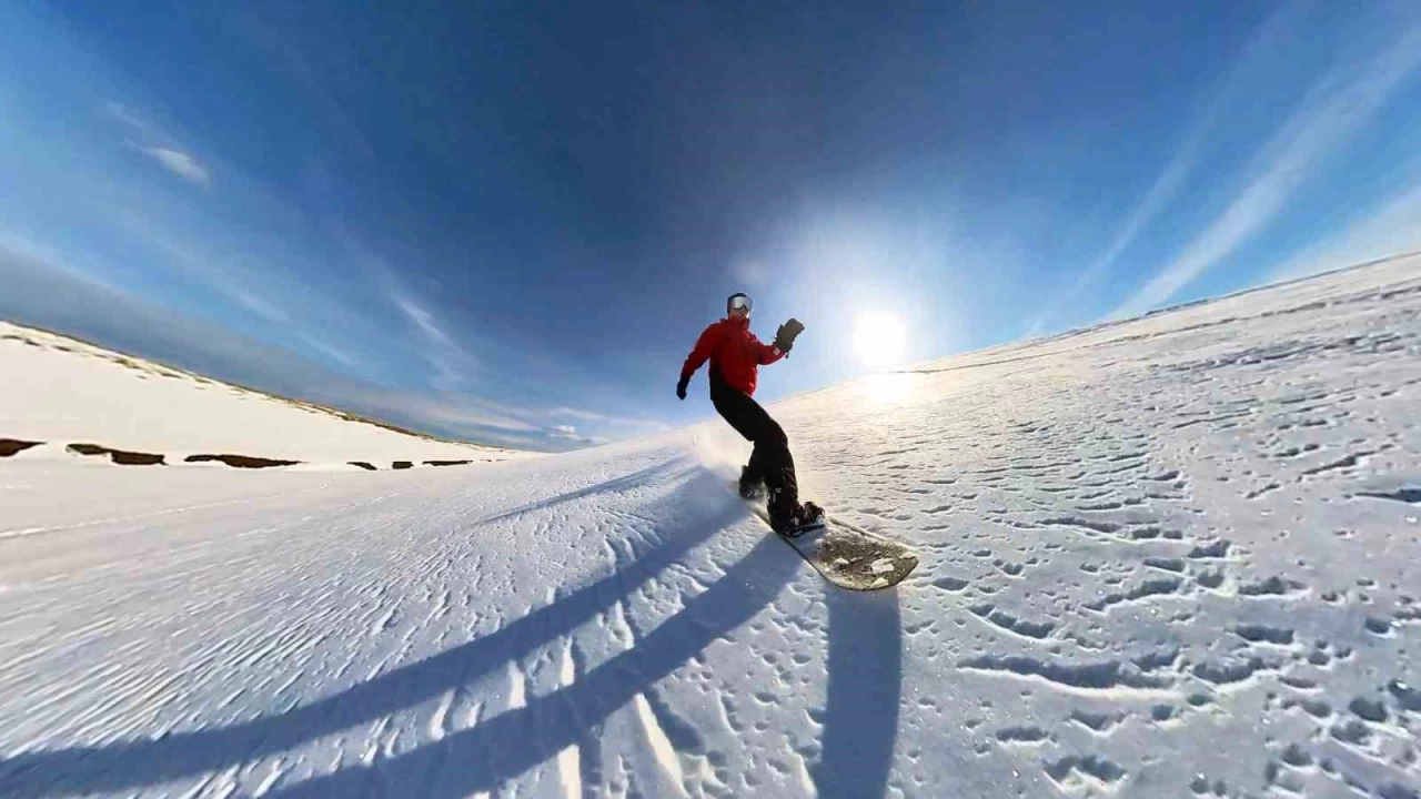 Karla kaplı Sis Dağı'nda snowboard keyfi