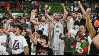 Karşıyaka zirveyi bırakmak istemiyor