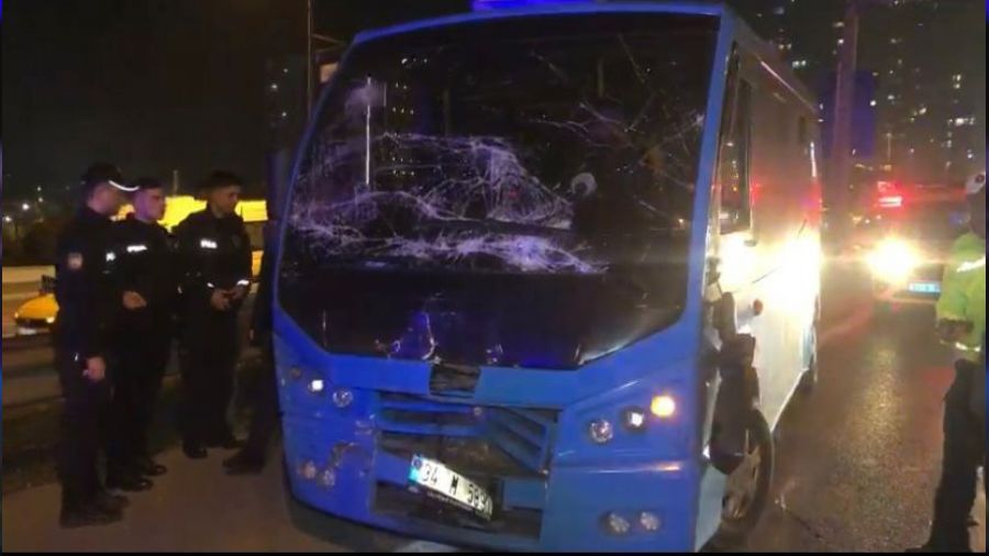 Kartal'da minibüs İETT otobüsüne çarptı: 7 yaralı