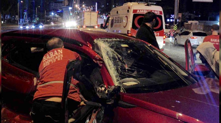 Kartal'da zincirleme kazaya 10 araç karıştı