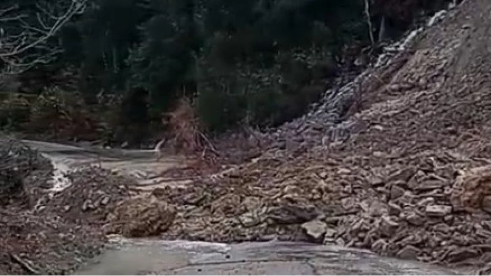 Kastamonu'da heyelan: �nebolu-Do�anyurt-Cide karayolu ula��ma kapand�