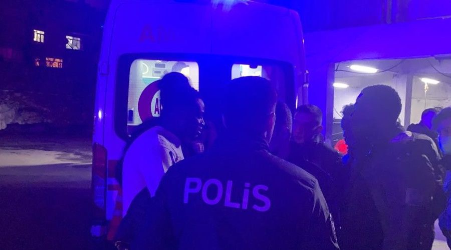 Kavga eden yabancı uyruklu şahıslar binanın bodrumunda yangın çıkarttı