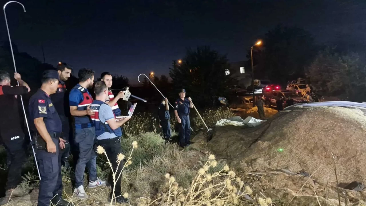Kayıp Narin mezarlıkta yeraltı görüntüleme cihazıyla arandı