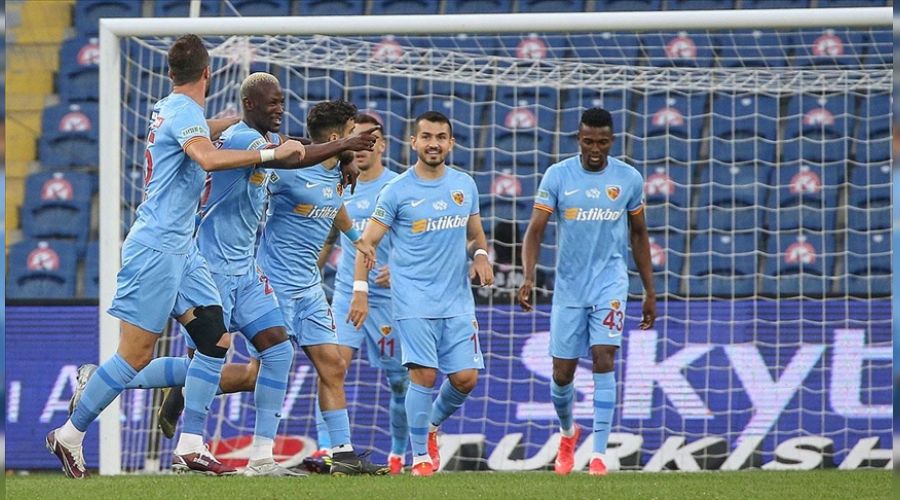 Kayseri ilk galibiyetini aldı, Başakşehir 3'te 0 yaptı