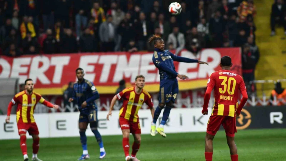 Kayseri�de Fener Alay�: Zirve takibi tam gaz!