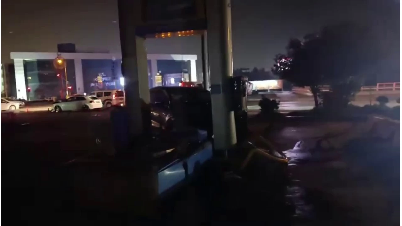 Kaza yapan ara�, benzin istasyonuna dald�