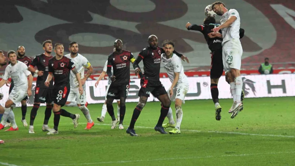 Kazanan rahatlar... Konyaspor ile Gen�lerbirli�i 38. randevuda