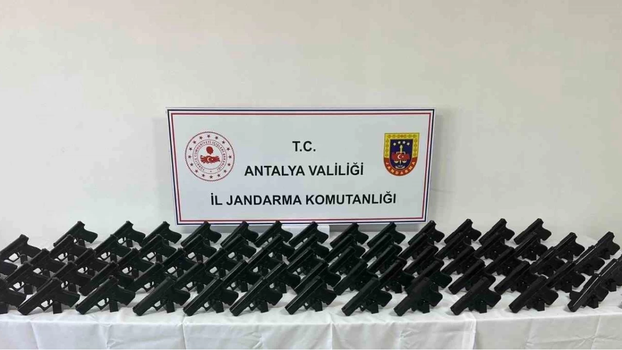 Kepez'de 72 tabanca ele geçirildi
