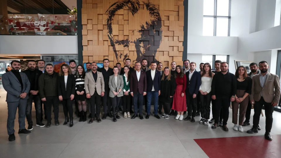 K�l��daro�lu koltu�u kurtard�, CHP �rg�tlerini kaybetti!