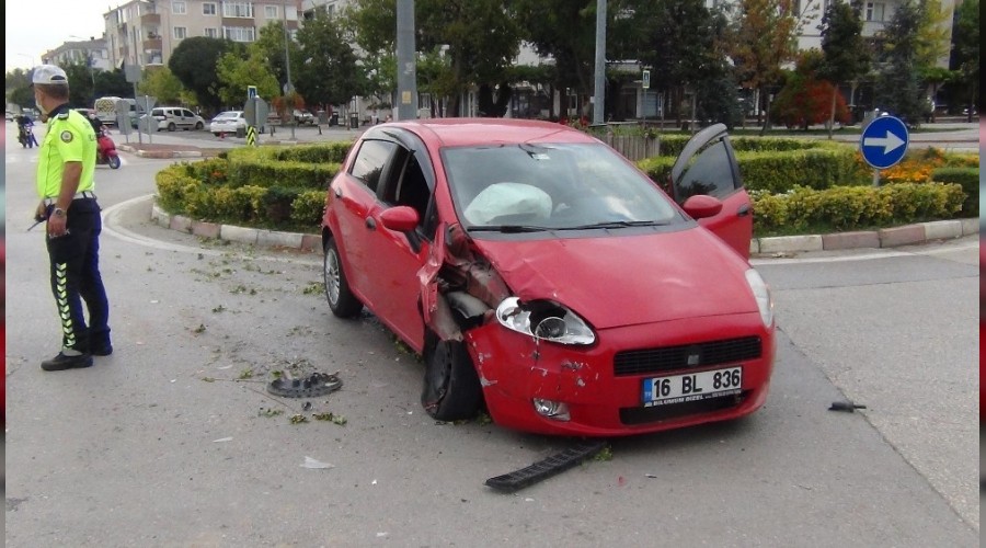 Kiral�k ara�la kaza yapt�, �oka girdi