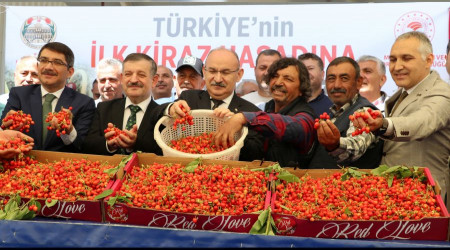 Kiraz sezona 700 TL'den başladı!