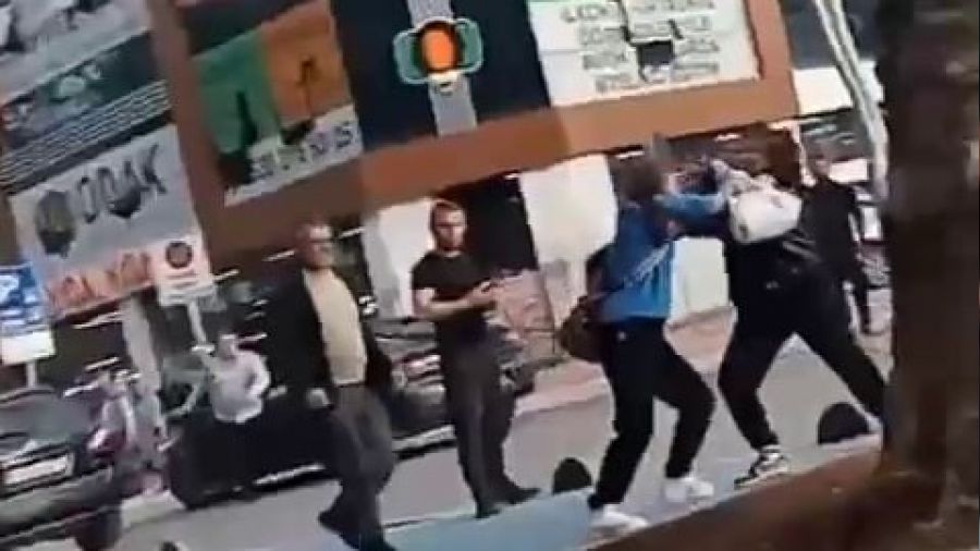 Kzlar silahla birbirine saldrd