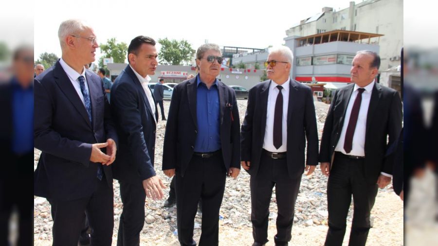KKTC Ba�bakan� �stel, �sias Otel�in enkaz�nda incelemelerde bulundu