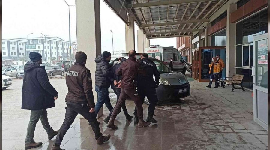 Konya'da hastane bah�esinde b��akl� kavga