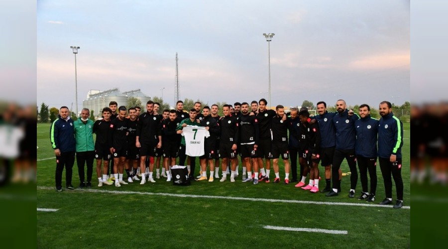 Konyaspor'da oyuncular tek vücut gibi birlik içinde