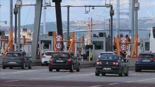 Köprü ve otoyollar ücretsiz hizmete başladı