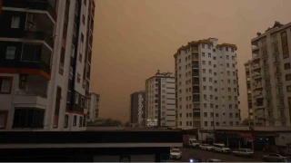 Kozan'da ��l tozu etkili oldu, sa�anakla birlikte �amur ya�d�