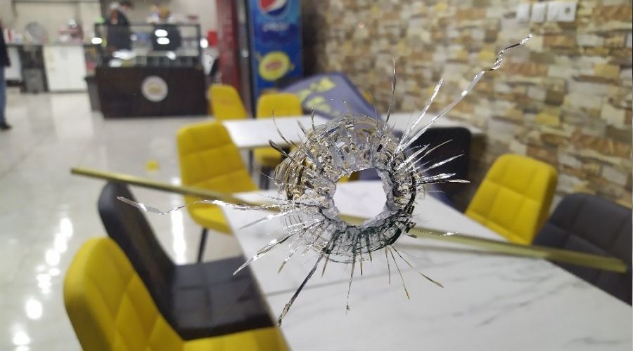 Küçükçekmece'de iş yerine kurşun yağdırdılar