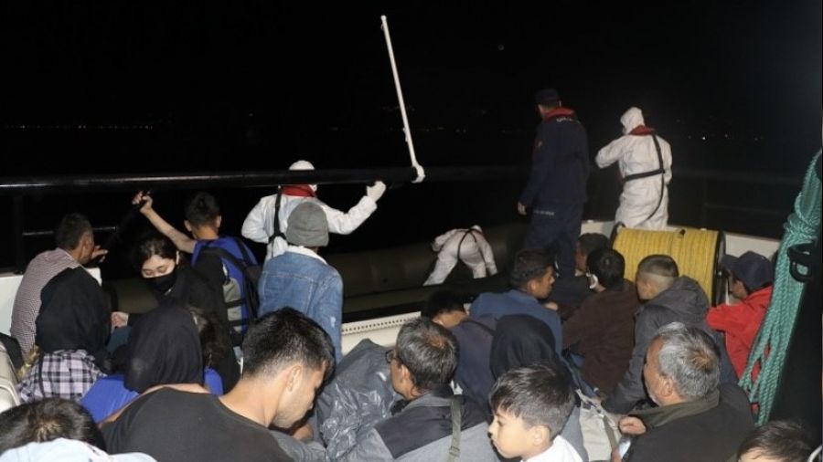 Ku�adas� 25 ka�ak g��men kurtar�ld�