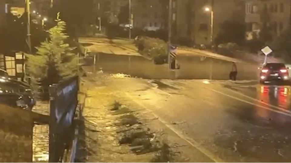 Kuvvetli sa�anak il�ede su bask�nlar�na sebep oldu