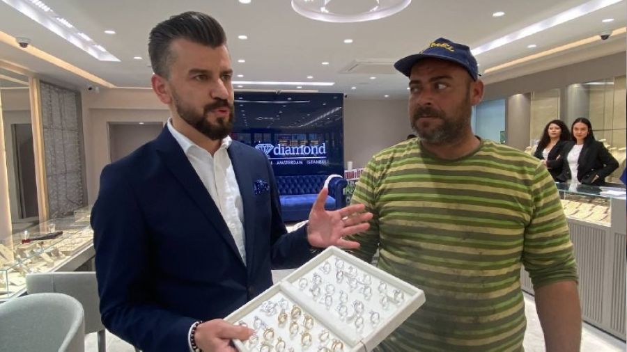 Kuyumcunun altınlarını kağıt toplayıcı buldu