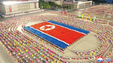 Kuzey Kore'nin kuruluşunun 74. yılı görkemli bir törenle kutlandı