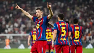Lewandowski, Barcelona'dan ayr�l�yor