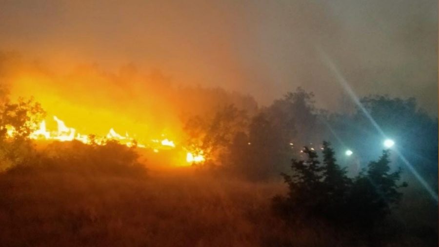 Lice'de 6 saattir devam eden yangında 6 hane tahliye edildi