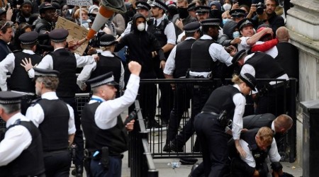Londra polisi de ırkçı çıktı