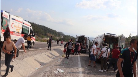 Lösemili öğrencileri taşıyan tur otobüsü devrildi