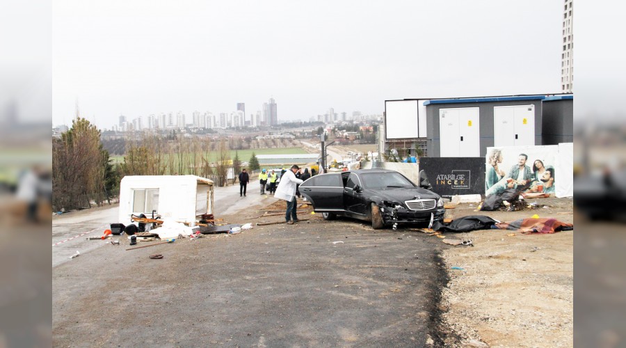 Lüks araç bekçi kulübesine daldı: 1 ölü